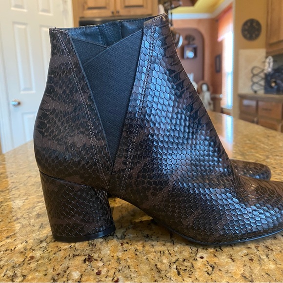 27 Edit Naturalizer Persia Snakeskin Booties - Picture 7 of 9